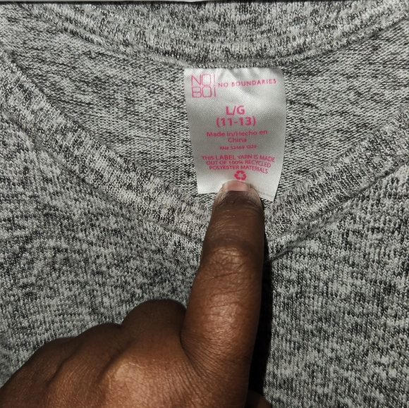 NO BOUNDARIES SWEATER!! - Picture 2 of 6